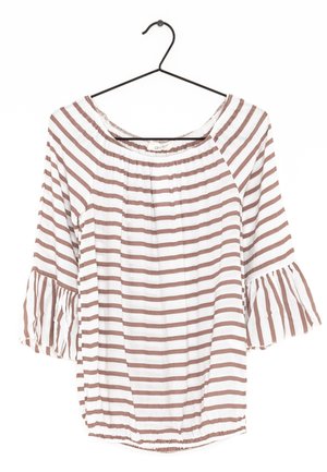 Blusa a strisce con design off-shoulder, caratterizzata da strisce marroni e bianche, maniche a volant e vita arricciata.