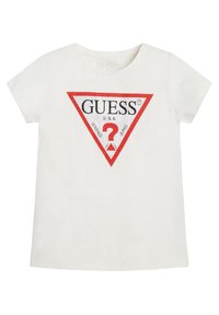 Weißes kurzärmeliges T-Shirt mit einem roten dreieckigen Grafikdesign, auf dem der Schriftzug "GUESS" und ein zentraler Fragezeichen in Netzstruktur abgebildet sind.
