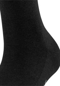 Mustad sokk, mis on valmistatud pehmest, tekstureeritud kangast. Omab sujuvat, õmblusteta disaini ja soonilise varrukaga ülemises osas kindlaks sobimiseks.