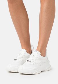 Steve Madden BELISSIMO - Sneakers basse - white