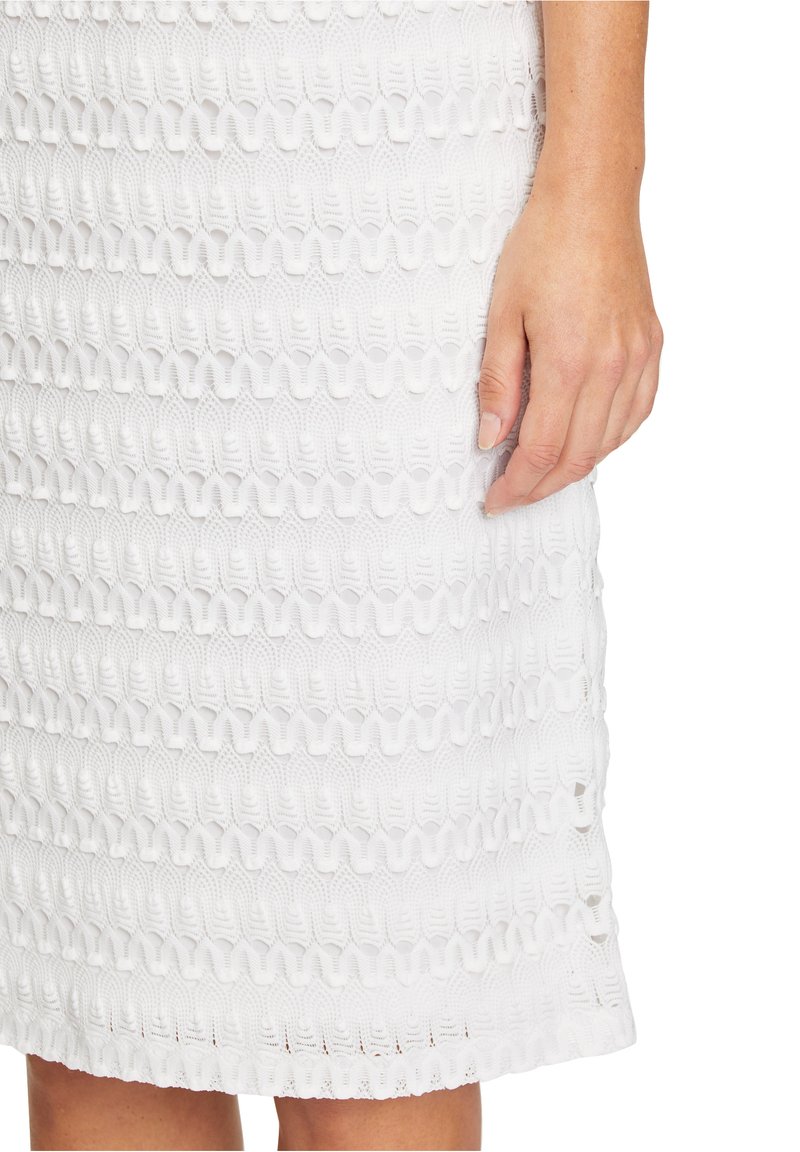 Damen Freizeitkleider | Betty Barclay SUMMER Freizeitkleid rohweiß/weiß - QV34306 Damen Freizeitkleider | Betty Barclay SUMMER Freizeitkleid rohweiß/weiß - QV34306