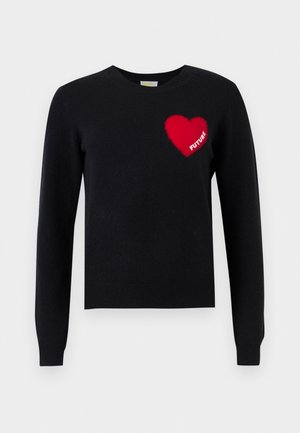 Fekete hosszú ujjú pulóver, bal mellrészen piros szívvel, melyben a "FUTURE" szó olvasható.