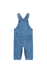 Denim kombinezon v svetlo modri barvi z nastavljivimi naramnicami, dvema sprednjima žepoma in zaponko na notranji strani za enostavno oblačenje.