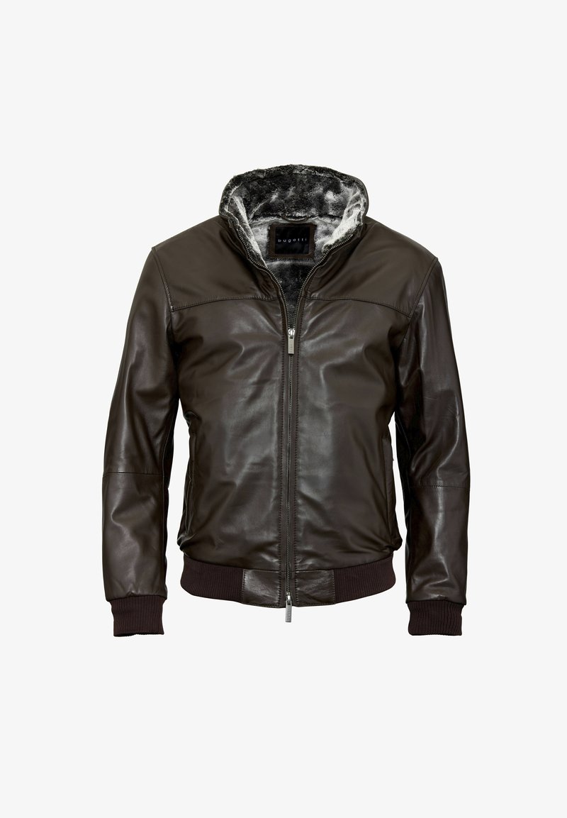 Bruine leren jas met ritssluiting, geribbelde gebreide manchetten en zoom, en een capuchon gevoerd met grijze bont. Gladde textuur met een aansluitende pasvorm.