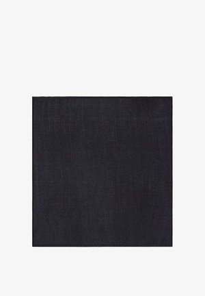 Ciemnoszary kwadrat z tkaniny o gładkiej fakturze i subtelnym połysku. Brak widocznych wzorów czy elementów metalowych.