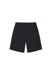 Shorts noirs sur mesure avec passants de ceinture et deux poches passepoilées à l'arrière, vus de dos sur fond blanc.