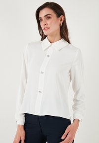 REGULAR FIT - Button-down blouse - ecru
