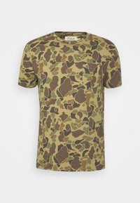 Maskáčové tričko v zemitých odstínech zelené, hnědé a černé. Bavlněný materiál, krátké rukávy a náprsní kapsa. Hladký kulatý výstřih.