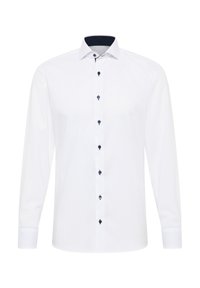 Witte blouse met lange mouwen en een gestructureerde kraag, marineblauwe gestippelde voering en contrasterende marineblauwe knopen aan de voorkant.