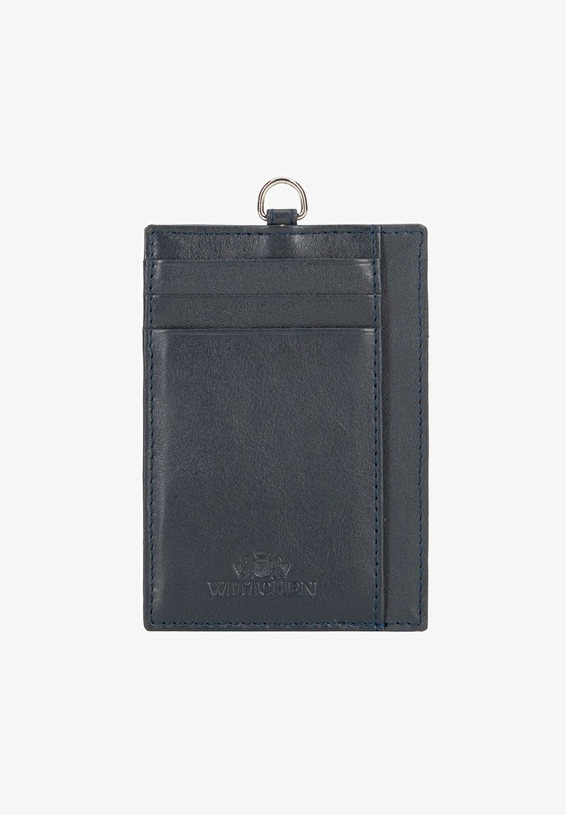 Marine leren kaarthouder met een gladde afwerking, vijf kaartsleuven, een bovenste ring voor bevestiging en reliëfbranding aan de onderkant.