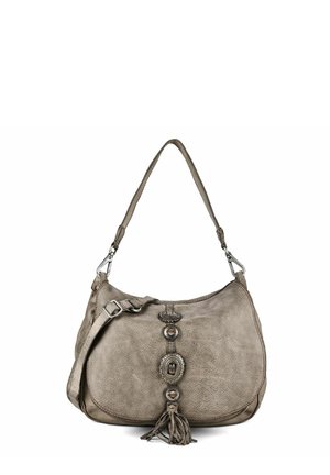 Bolso de hombro de cuero gris con detalles decorativos de metal y borla colgando en la parte delantera en una correa ancha ajustable.