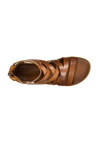 Sandalo in pelle marrone con più cinturini sovrapposti, design con punta aperta e una suola interna testurizzata. Presenta un logo discreto e una suola piatta.