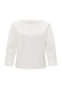 Haut blanc léger à manches longues avec encolure bateau et tissu texturé. Coupe décontractée avec épaules tombantes. Aucune fermeture visible.