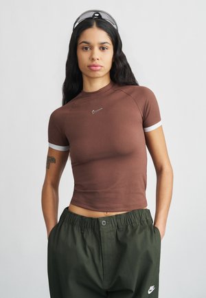 - T-shirt z nadrukiem