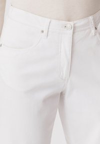 Damart BERMUDA EXTENSIBLE - Shorts vaqueros - white