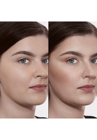 Deux images côte à côte d'un visage montrant les effets du maquillage. Les caractéristiques incluent une peau lisse, des sourcils définis, un léger blush et une couleur naturelle des lèvres.