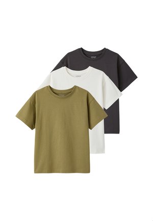 Drei schlichte T-Shirts mit kurzen Ärmeln und Rundhalsausschnitt in Olivgrün, Weiß und Schwarz, übereinander auf weißem Hintergrund angeordnet.