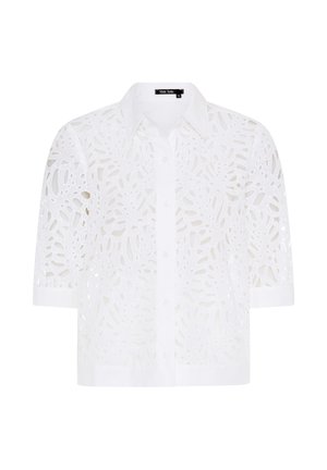 Weißes kurzärmeliges Hemd mit Knopfleiste, floralem Laserausschnittmuster und klassischem Kragen, aus leichtem Stoff gefertigt.