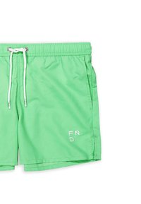 Pantaloni da bagno verdi realizzati in materiale leggero, con vita elasticizzata e cordoncino bianco, e logo bianco sul davanti.