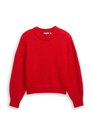 Jasnoczerwona, długi rękaw, dzianinowy sweter z prążkowanym okrągłym dekoltem, mankietami i krawędzią, wyłożony na płasko na białym tle.