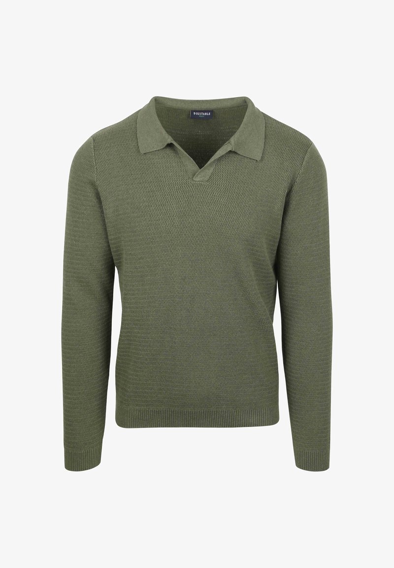 Grüner gestrickter Pullover mit V-Ausschnitt und Kragen, aus einem strukturierten Stoff. Lange Ärmel und gerippte Bündchen am Saum und an den Ärmelenden.