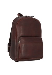 Sac à dos en cuir marron avec une texture lisse, une forme arrondie et une poche zippée à l'avant. Il est doté d'une poignée supérieure et de bretelles réglables.