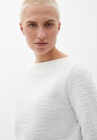 s.Oliver MIT MUSTERSTRUKTUR - Sweater - ecru