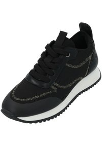 Schwarzer Sneaker mit einem strukturierten Stoff-Obermaterial, metallischen Akzenten, runder Zehenpartie und gepolsterter weißer Sohle. Verfügt über ein traditionelles Schnürdesign.