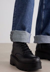 Calvin Klein Jeans FLATFORM HIGH LACE UP - Botines con cordones - triple black