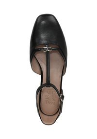 Chaussure noire à bout fermé avec une tige en cuir lisse, dotée d'une fine bride de cheville, d'un design en T et d'une forme de bout carré.