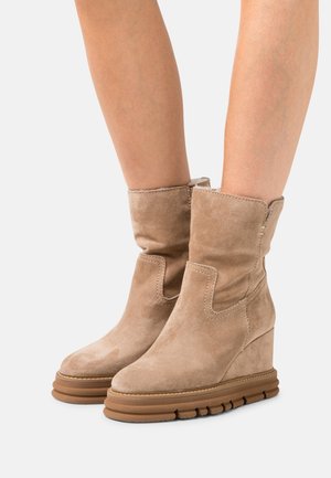 Alpe, Bottines compensées - beige