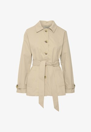 Béžový trenčkot s golierom, prednými gombíkmi, opaskom v páse a dvoma bočnými vreckami. Má dlhé rukávy s nastaviteľnými gombíkovými manžetami.