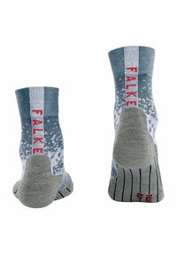 Bunt gestreifte knielange Socken mit einem blau-weißen Muster, grauem Absatz und Zehen sowie einer roten "FALKE"-Markierung an der Seite.