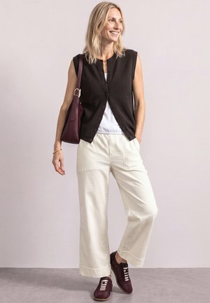 Street One STRICKWESTE MIT RUNDHALS UND KNOPFLEISTE - Bodywarmer - black coffee