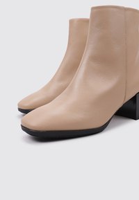 Sandra Fontán Bottines - beige