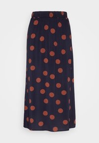 Falda midi azul marino hecha de tejido ligero con cinturilla elástica; presenta grandes lunares de color óxido y un diseño fluido.