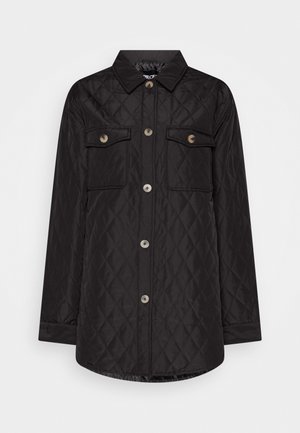 Musta tikkitakki pitkillä hihoilla, etukappaleen napituksella, kaksi rintataskua läpillä ja napeilla sekä terävä kaulus.