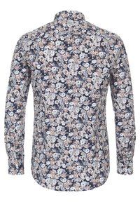 Långärmad skjorta i marinblått med ett blommönster som har vita, rosa och blå blommor. Mjuk tyg med spetskrage och knappmanchetter.