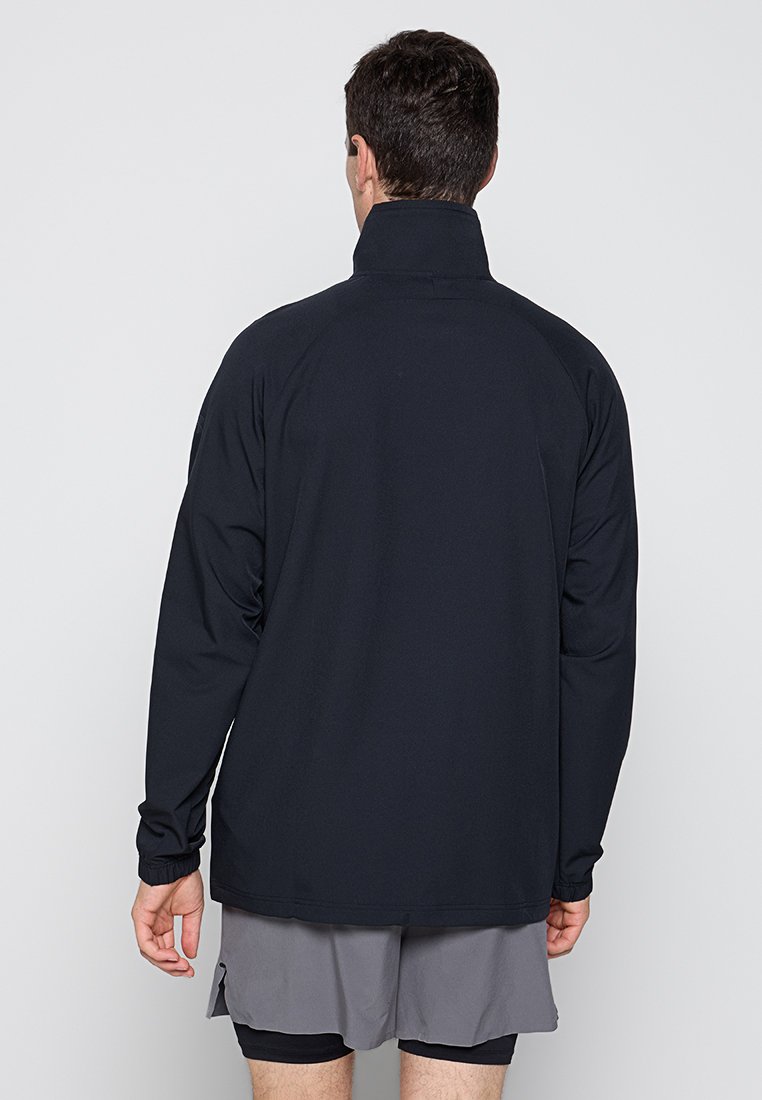 Veste longue à manches longues de couleur bleu marine foncé avec un col montant et des poignets élastiques, caractérisée par une texture douce et un design simple. Vue arrière présentée.