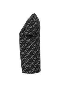 Kortærmet T-shirt lavet af blødt stof, med et sort og gråt zigzag-mønster, afslappet pasform og rund halsudskæring.