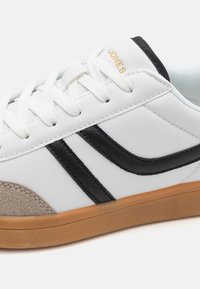 Jack & Jones JFWZOLA - Tenisice - white