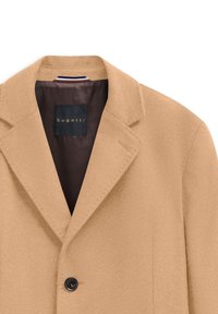 Beige Wollmantel mit Reverskragen, Einzelknopfverschluss und einem dunkelbraunen Innenfutter mit einem Etikett, auf dem "bugatti" in goldener Schrift steht.