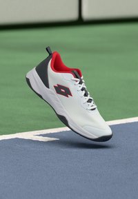 Nevybrané, all white/asphalt/flame red