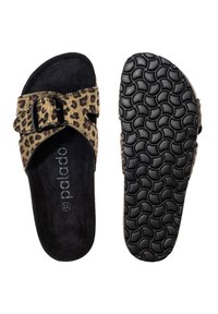 Leopard-Print Rutsch-Sandalen mit einer strukturierten schwarzen Sohle, ausgestattet mit einem breiten Riemen und verstellbarem Schnallenverschluss aus einem weichen Material.