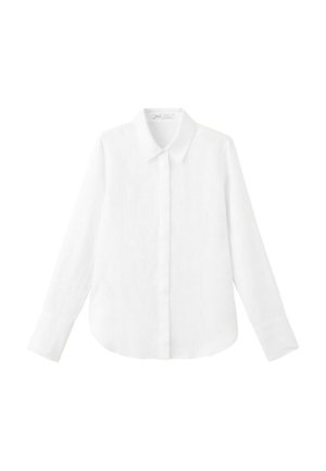 Biała koszula z długim rękawem zapinana na guziki, z ostrym kołnierzykiem, ułożona płasko na białym tle.