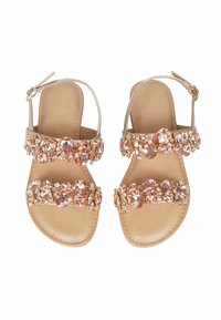 Sandali beige con due ampie cinghie adornate da pietre preziose rosa e trasparenti, con suola piatta e cinturino alla caviglia per una vestibilità sicura.