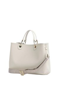 Borsa tote in pelle bianca con hardware dorato, doppi manici superiori e tracolla removibile con logo impresso. Texture liscia e forma strutturata.