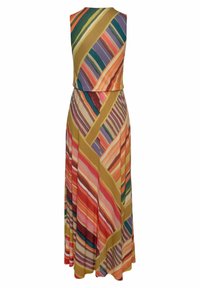 Vestido maxi sin mangas en rayas multicolores, con un busto ajustado y una falda fluida. Fabricado con un tejido ligero de textura suave.