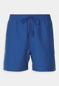 Bañador azul con cintura elástica y cordón ajustable, hecho de una tela suave, con costuras mínimas y sin patrones.