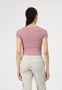 Hollister Co. SQUARE - Basic póló - nostalgia rose